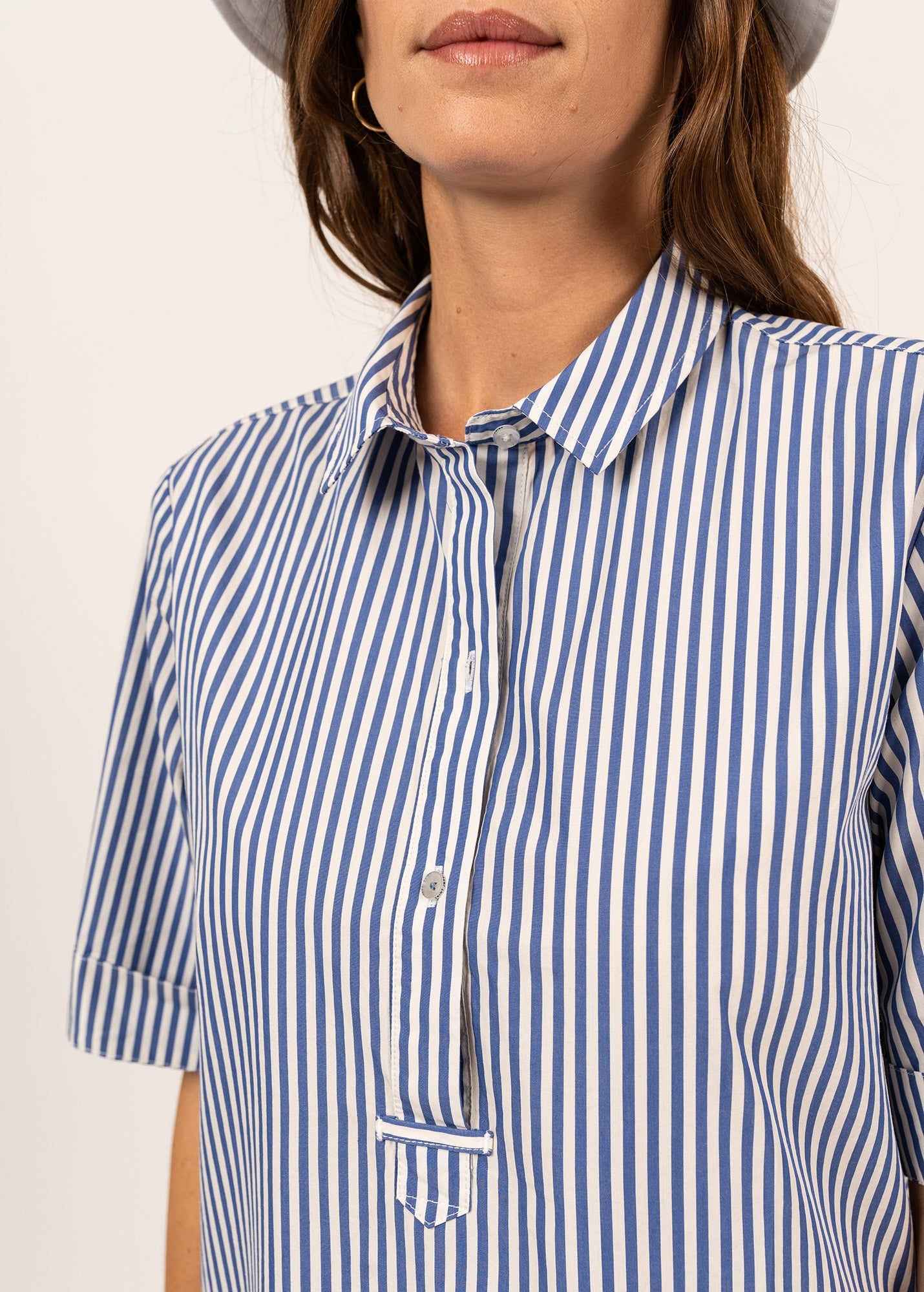 L¨¦onie shirt dress - short sleeves, with pockets (BLANC/BLEU)